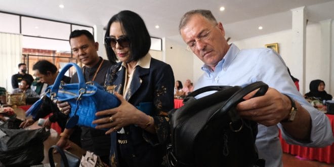 Kunjungan Komisioner Italia