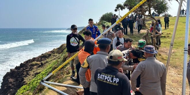 Operasi Pencarian Dua Wisatawan Hilang di Puncak Guha Berakhir