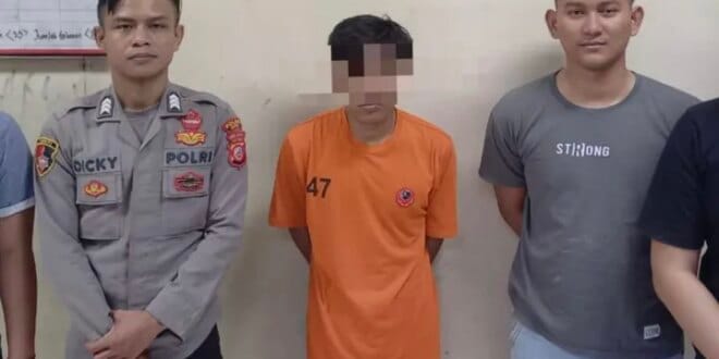 Pria Diringkus Polisi Usai Tebas Tetangganya Pakai Gergaji