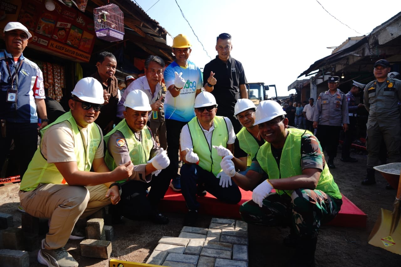 Pemkab Garut perbaiki jalan dan drainase pasar Guntur Ciawitali