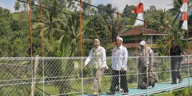 Jembatan Harapan di Talegong Diresmikan Wabup Putri Garut