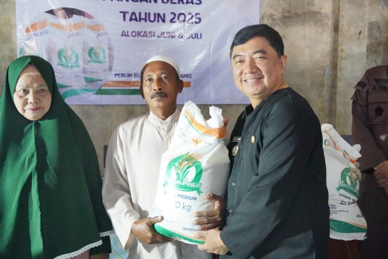 Bupati Syakur Distribusi Bantuan Pangan