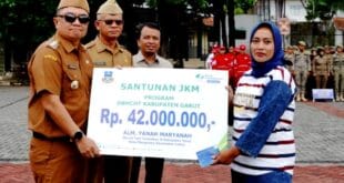 Bupati Garut Salurkan Bantuan Jaminan Sosial dari Dana DBHCHT
