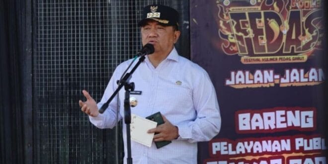 Bupati Garut Siapkan 500 Ribu Blangko KTP Lewat Roadshow Pelayanan - PIC GARUT Bupati Garut Siapkan 500 Ribu Blangko KTP Lewat Roadshow Pelayanan