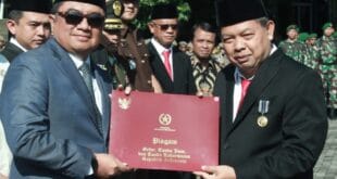 Totong Terima Satyalancana Karya Satya, dari Guru SD ke Kadisdik