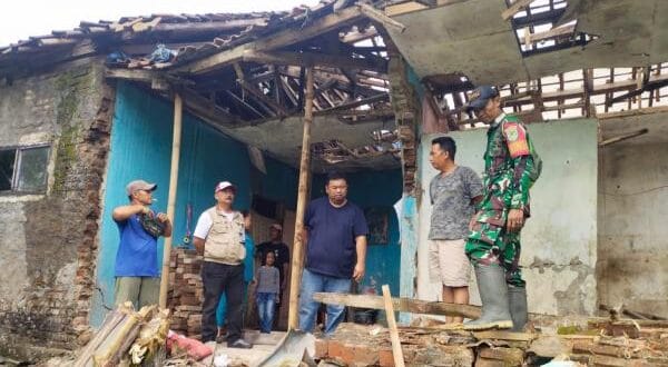 Rumah Janda di Limbangan Garut Roboh Dihantam Hujan Deras