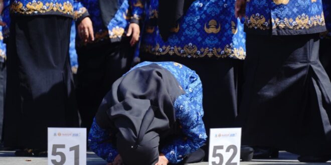 Bupati dan BKD Garut Diapresiasi PPPK Paruh Waktu Sujud Syukur - PIC GARUT Bupati dan BKD Garut Diapresiasi, PPPK Paruh Waktu Sujud Syukur