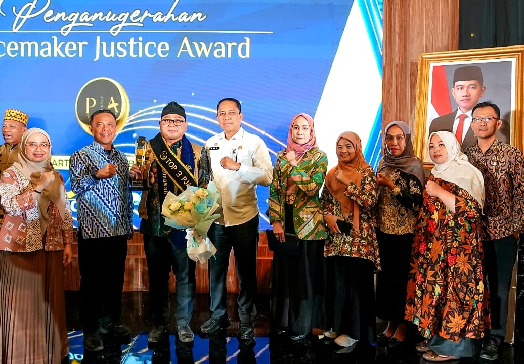 Kepala Desa Barusari Pasirwangi Raih Juara 3 Peacemaker Justice Award 2025